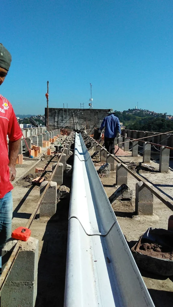 Instalação de Calhas e Drenagem